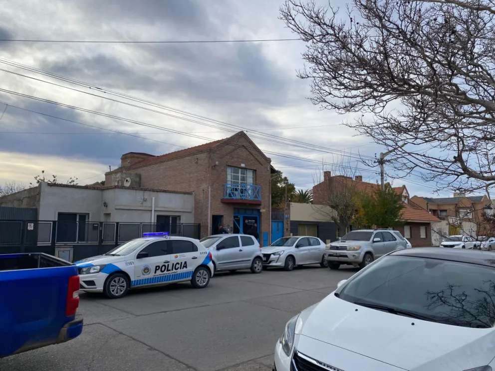 Violento asalto en Trelew: encapuchados con armas irrumpieron en una empresa pesquera