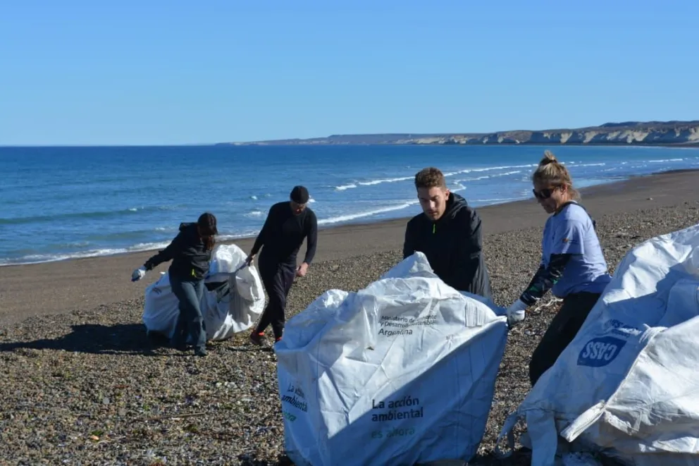 Provincia continúa con la limpieza de zonas costeras  