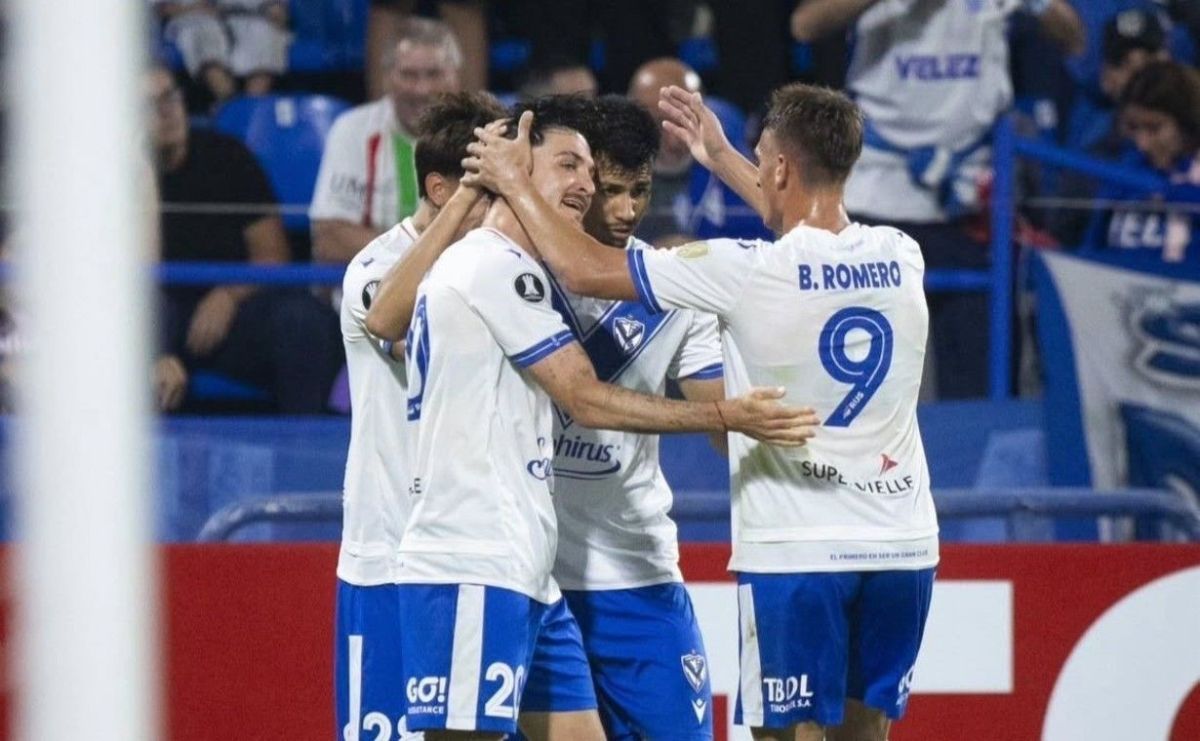 Vélez juega un partido clave ante San Antonio Bulo Bulo
