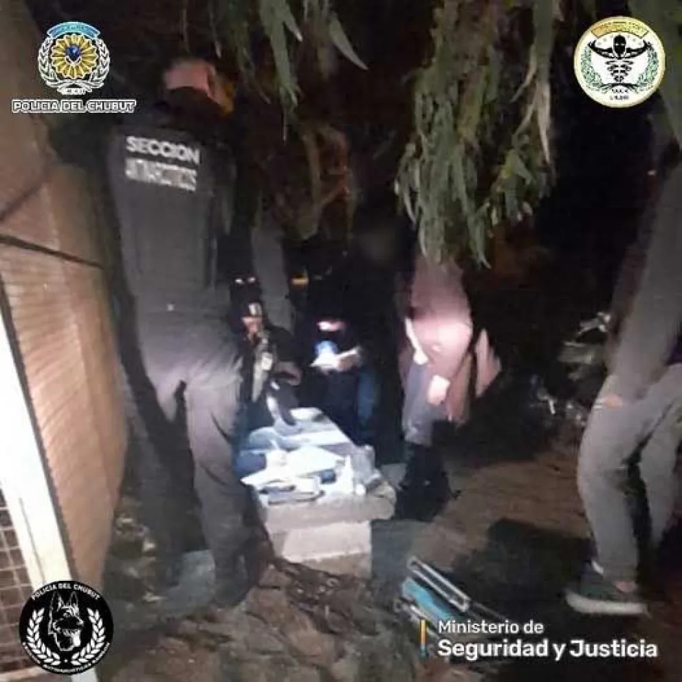 Sorpresa en un patrullaje: incautan frasco con marihuana 