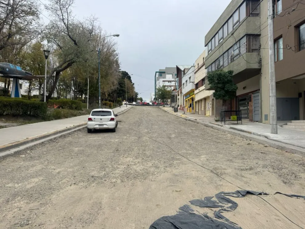 Avanzan las reparaciones en Avenida Rivadavia.