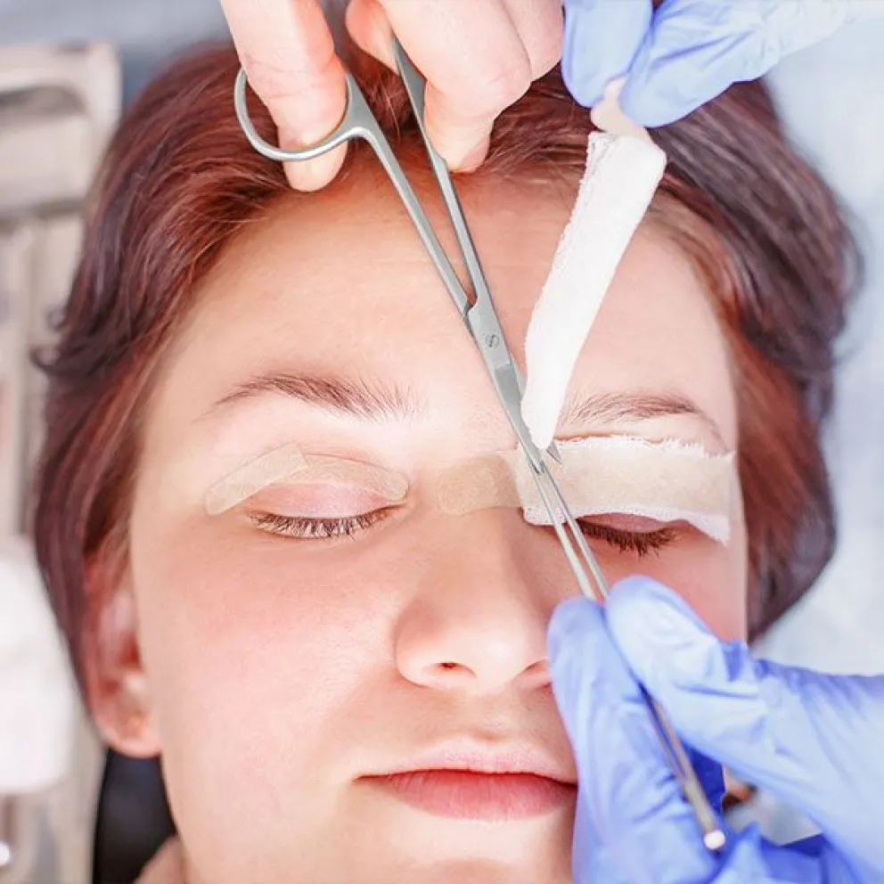 Advierten que más mujeres jóvenes se someten a cirugías faciales