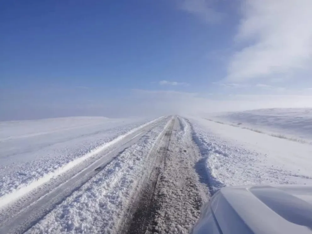 Nevadas intensas y escarcha complican rutas en Santa Cruz: alerta por tránsito peligroso