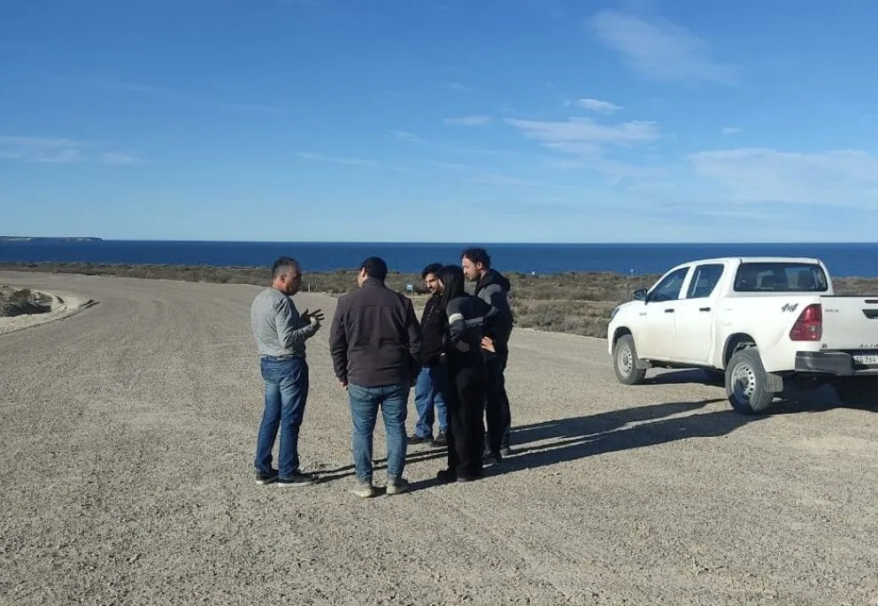 Provincia acompañó a estudiantes de ingeniería en una recorrida por la obra de pavimentación del acceso a El Doradillo