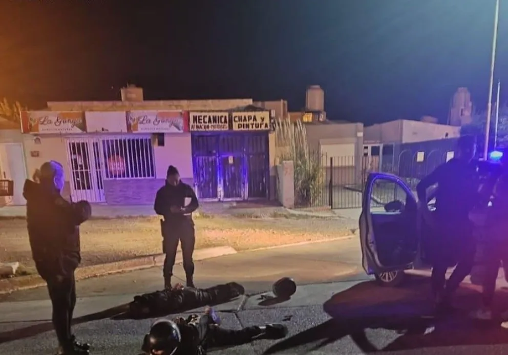 Persecución policial de madrugada terminó con dos detenidos en pleno centro