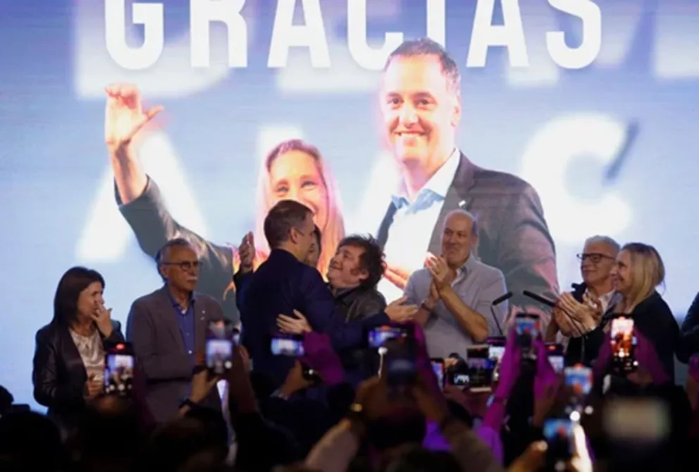 Ganó Manuel Adorni, Leandro Santoro segundo y el PRO con Silvia Lospennato cayó al tercer lugar