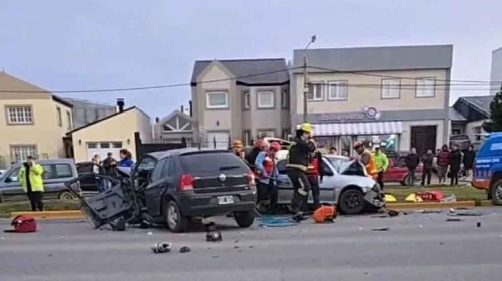 Choque fatal en Ruta 3: dos muertos y una familia internada en grave estado