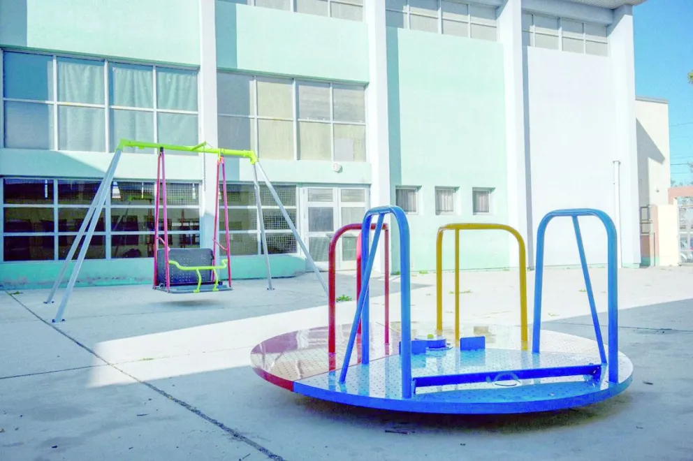 La Escuela Especial N° 504 de Rawson cuenta con juegos infantiles instalados por el Municipio