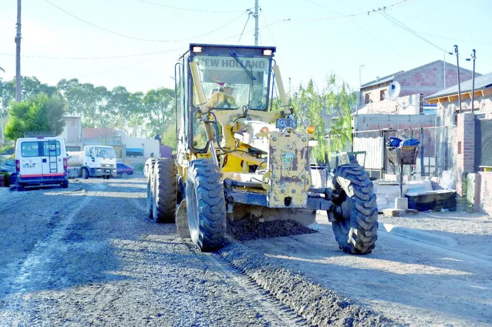 Obra pública en Trelew: continúan los trabajos de mejoramiento de calles en el barrio INTA