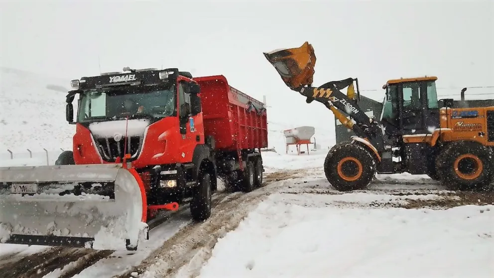 Invierno 2025: Vialidad Nacional refuerza operativos para garantizar rutas seguras en la Patagonia y Mendoza