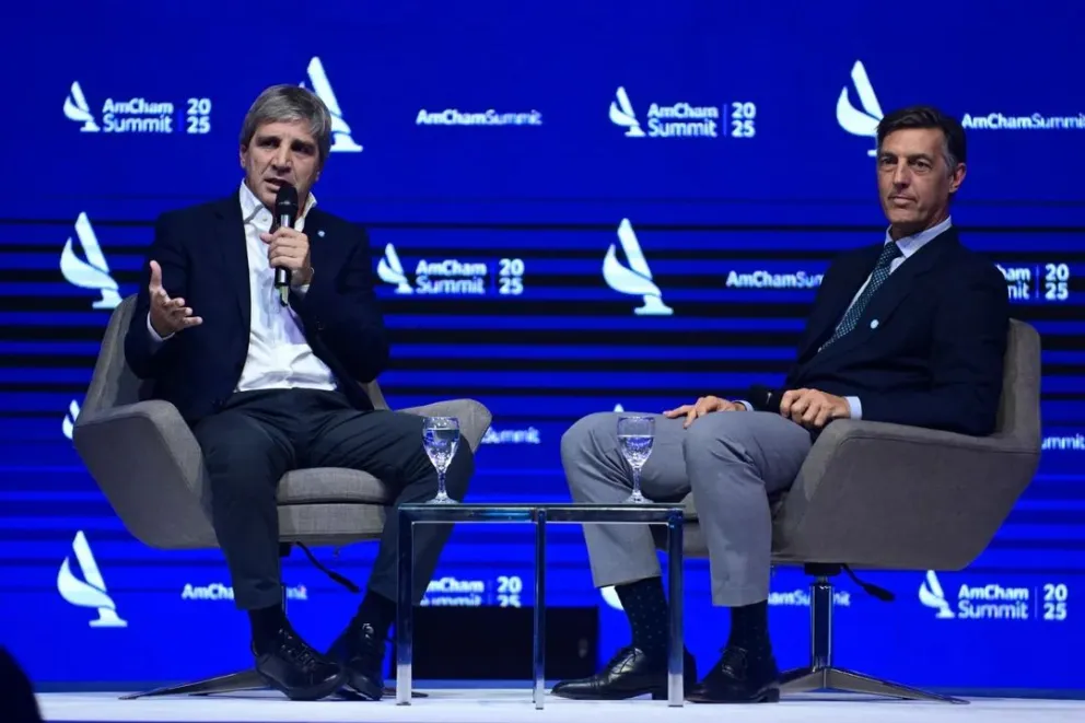 AmCham 2025: Caputo confirmó que impulsará la circulación de dólares no bancarizados con nuevas medidas