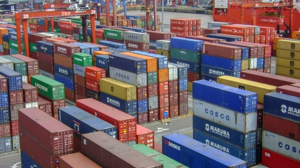 El superávit comercial se redujo 80% por la suba de importaciones
