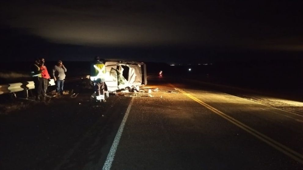 Vuelco en Ruta 3: un conductor terminó hospitalizado