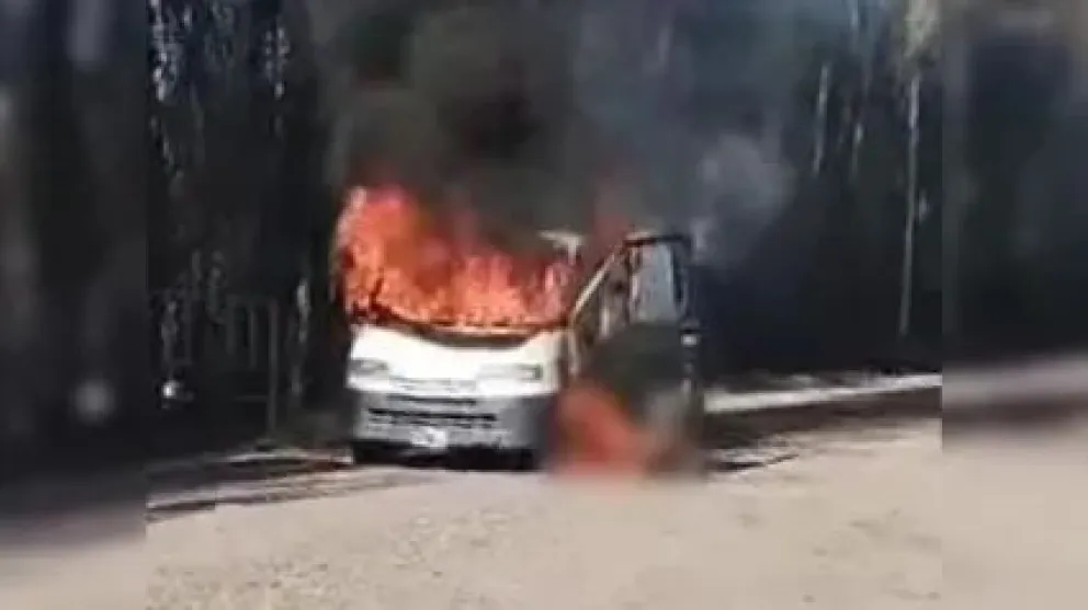 Un hombre murió electrocutado y calcinado tras tocar con su camioneta un cable de alta tensión que estaba suelto 