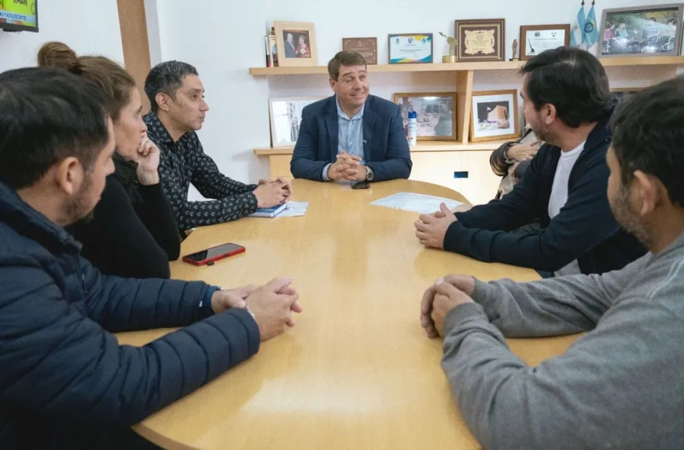 Rawson: Biss se reunió con la vecinal del barrio Luis Vernet para proyectar nuevas mejoras