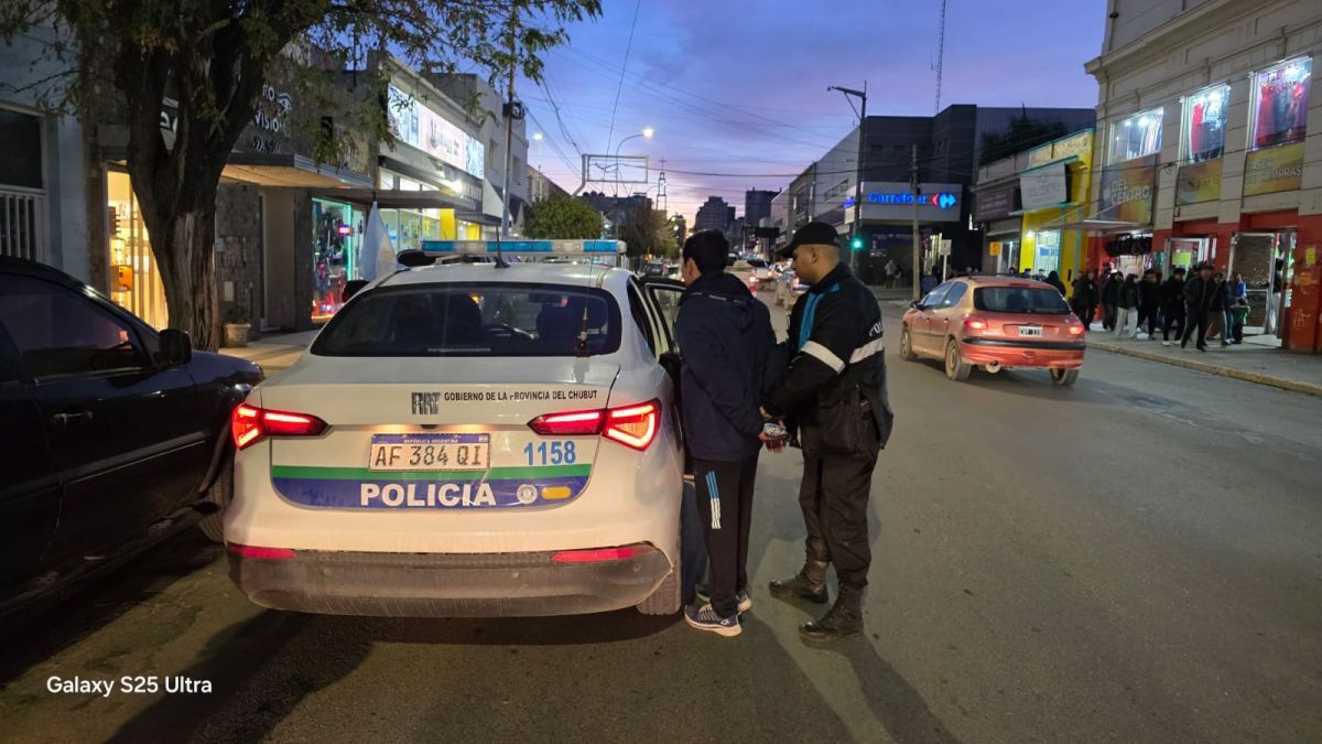 Detienen a hombre con pedido de captura tras la alerta de un local comercial de la zona céntrica