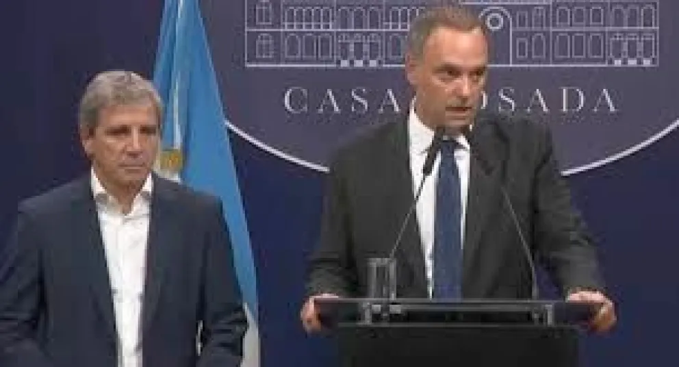 La iracunda respuesta de Luis Caputo cuando le preguntaron si los funcionarios traerían dólares de afuera