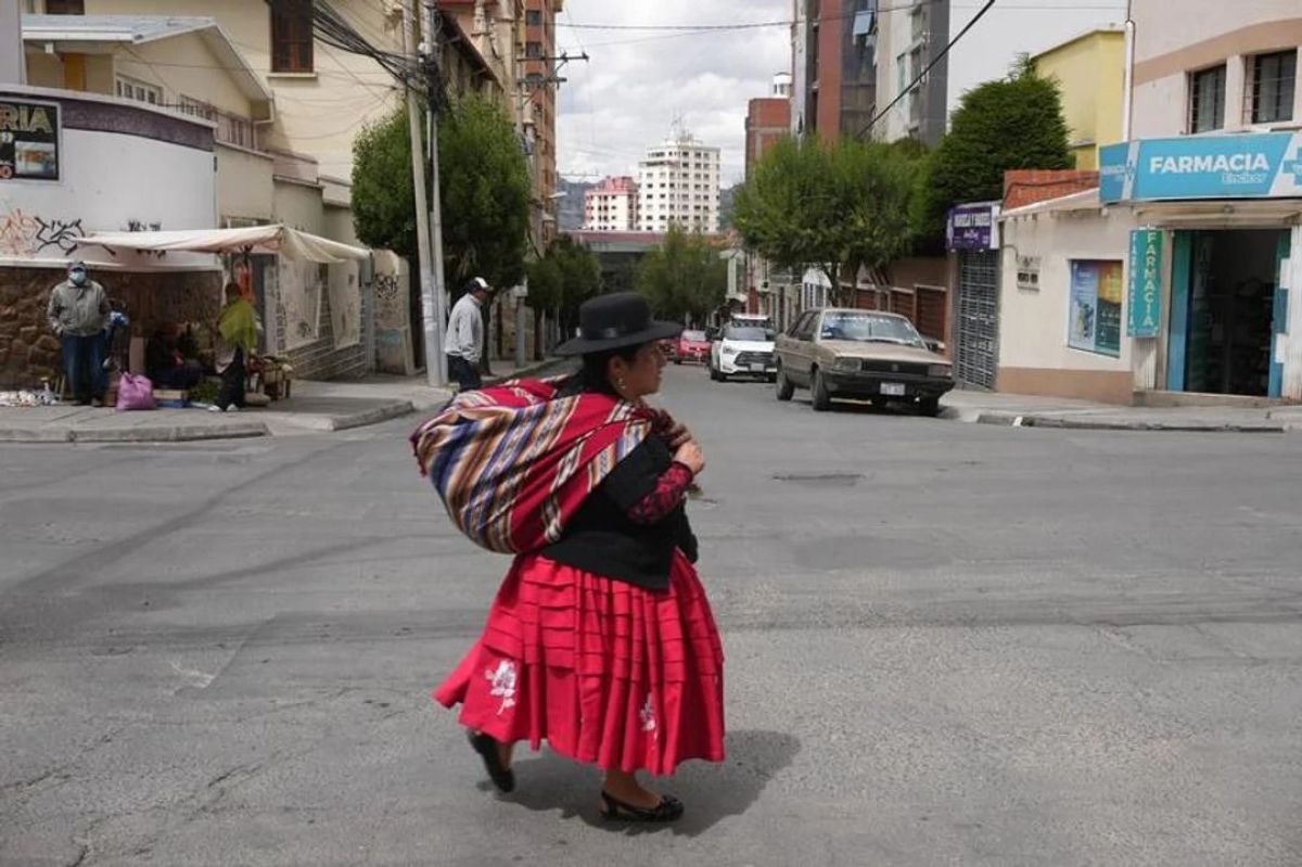 Crisis de combustible en Bolivia: largas filas, protestas y demoras en los puertos