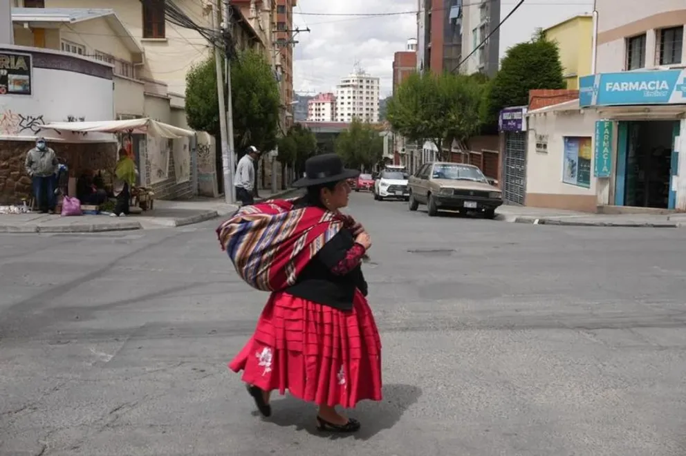 Crisis de combustible en Bolivia: largas filas, protestas y demoras en los puertos