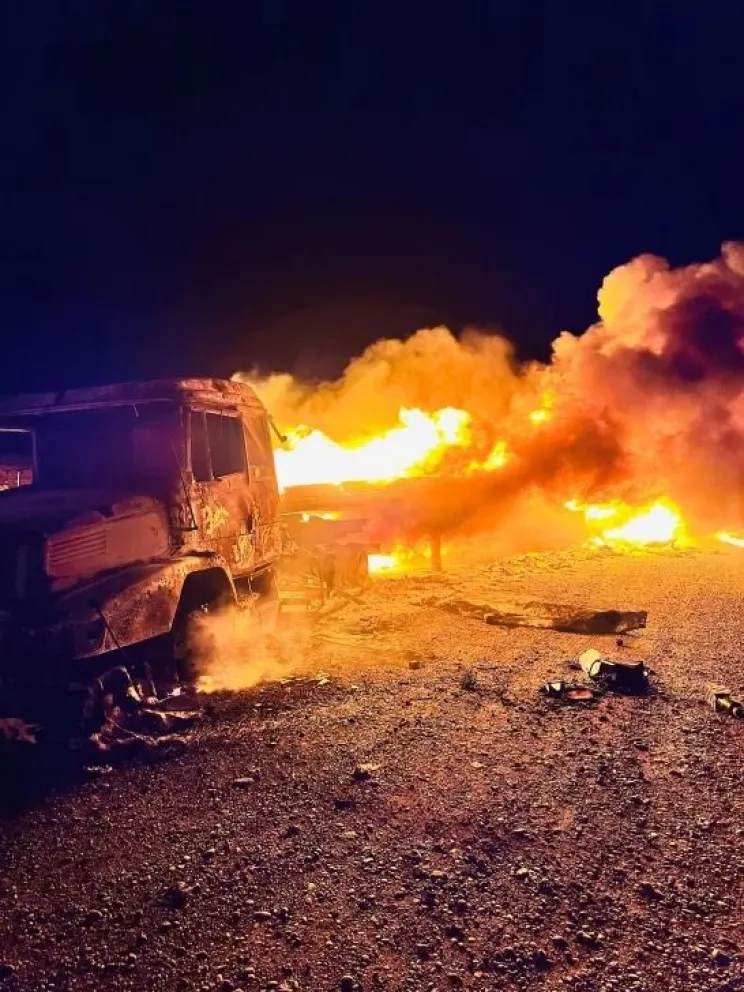 Se incendió un camión que transportaba 23 toneladas de polietileno