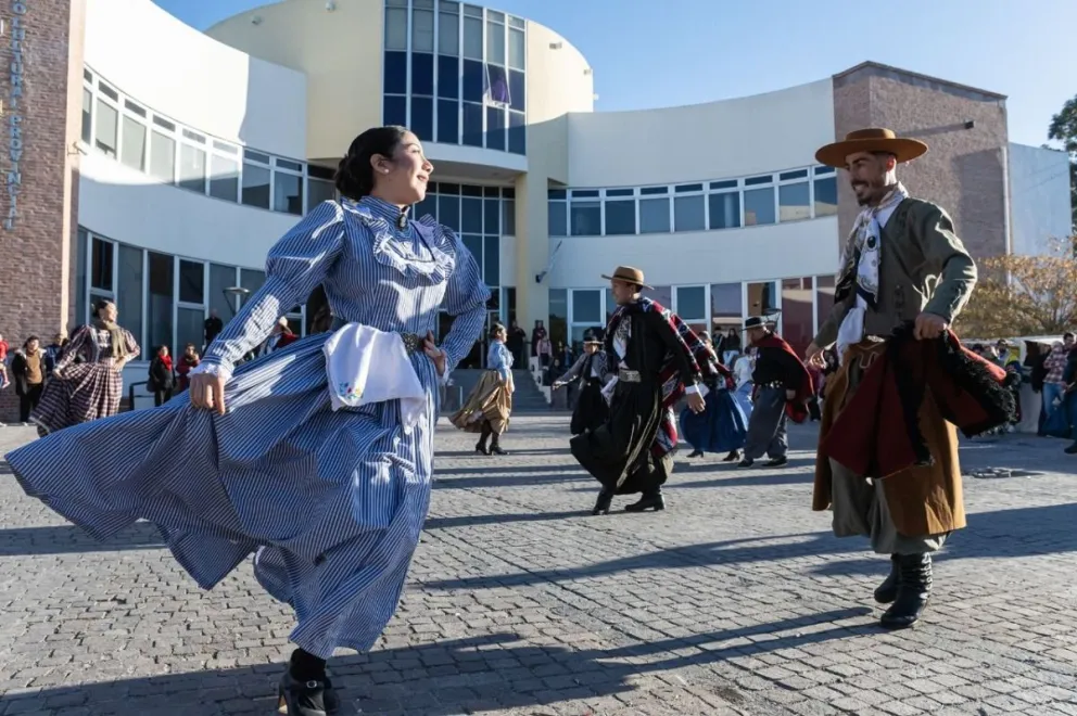 Provincia prepara una Peña Patriótica con artistas, feria y tradiciones para conmemorar la Revolución de Mayo