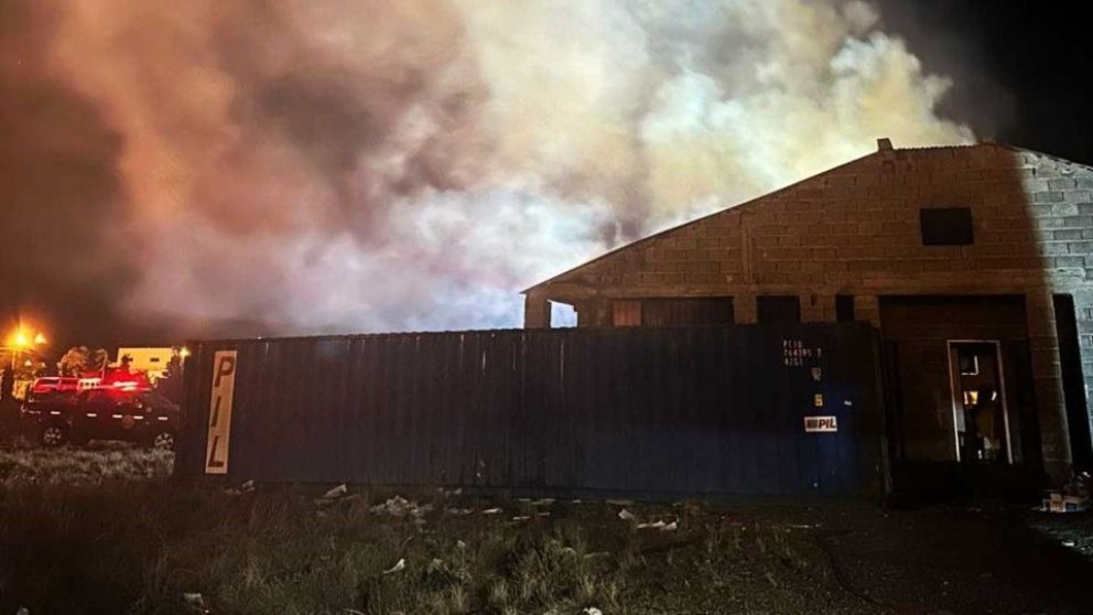 Seis horas de intenso trabajo para controlar las llamas en un camping de SEROS