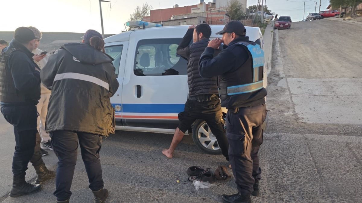 Intentó robar un auto en San Cayetano y lo atraparon con marihuana en su poder