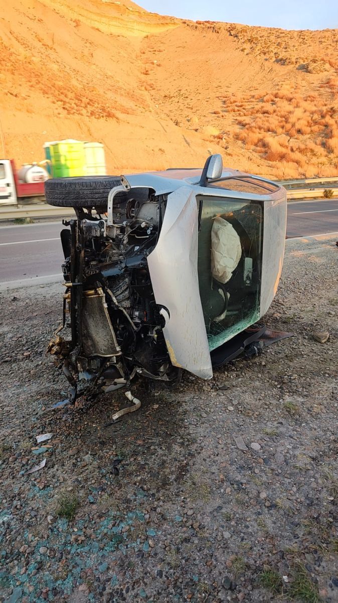Vuelco en Ruta 3: una joven fue trasladada al hospital con golpes en la cabeza
