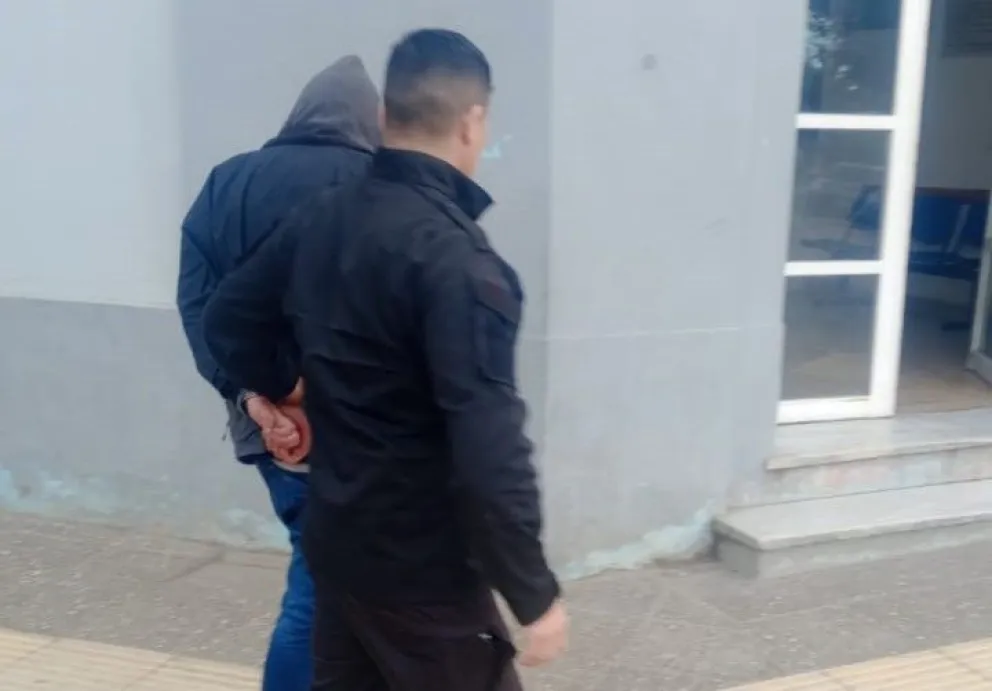 Detenido tras robar productos de higiene en una farmacia de Rivadavia y huir a pie