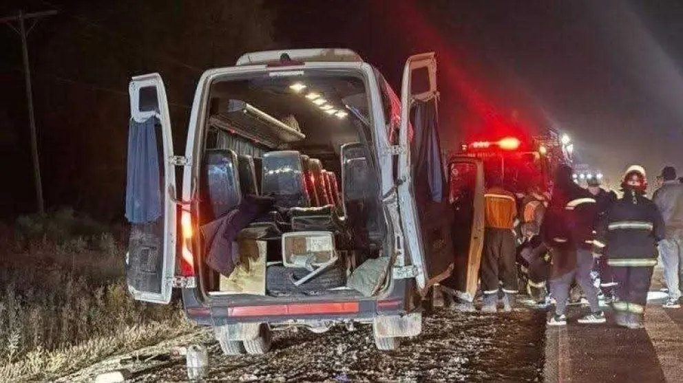 Tragedia en Ruta 7: un muerto y seis heridos tras un choque entre una combi y dos camiones