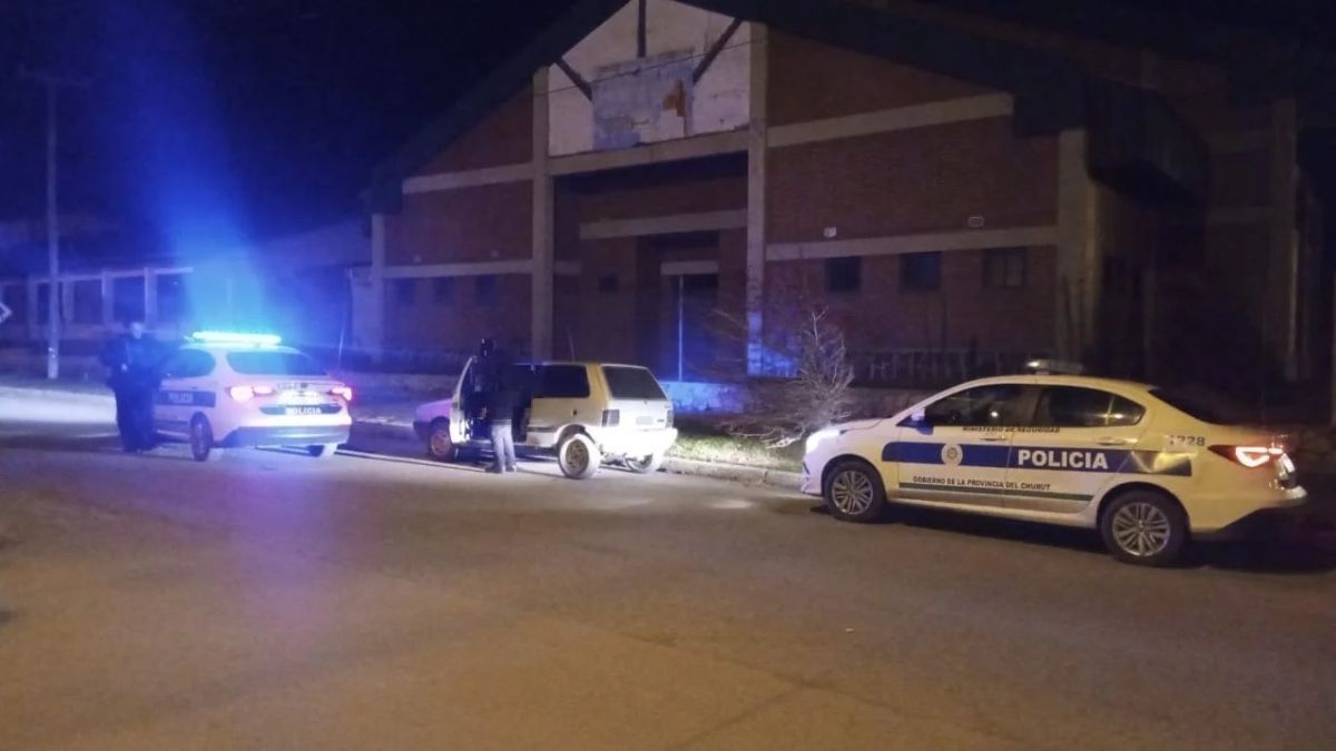 Joven fue demorado por conducir a alta velocidad sin papeles y reaccionar con violencia