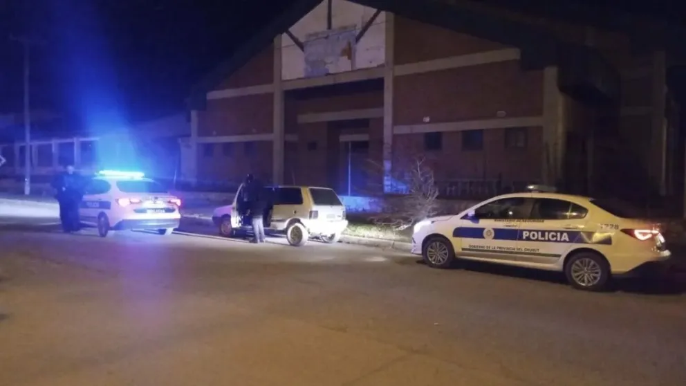 Joven fue demorado por conducir a alta velocidad sin papeles y reaccionar con violencia