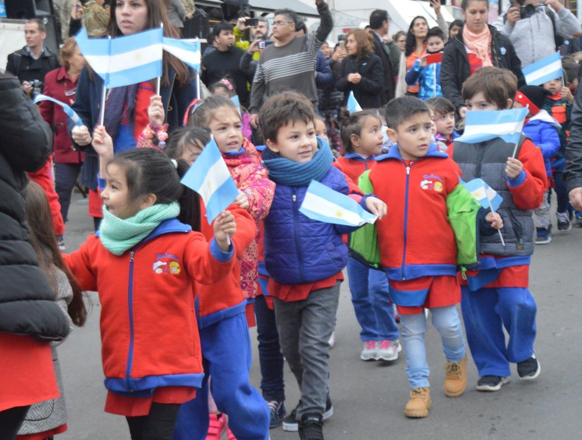 Este domingo culminan los festejos por la Revolución de Mayo con el acto central y desfile cívico-militar