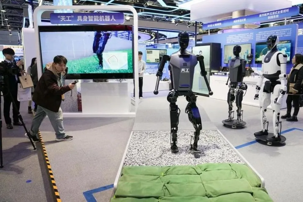 Los robots humanoides chinos ganan impulso en su lanzamiento comercial