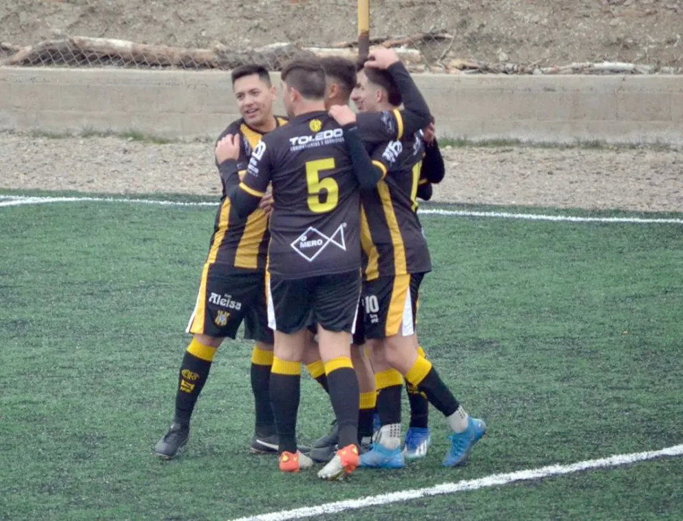 Rada Tilly viene de una goleada y quiere más. Foto: Mario Carpio. Diario Crónica.