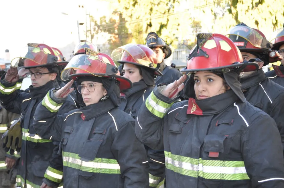 Los bomberos de comodoro celebran su día.