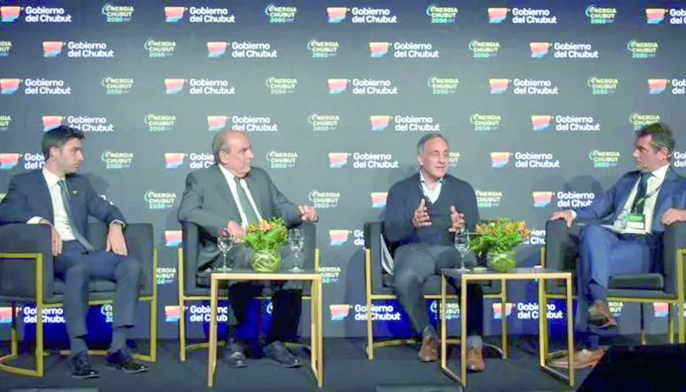 Panel de Cierre del foro Energía Chubut 2050: Ignacio Torres, Guillermo Francos, Marcos Bulgheroni y el moderador Paulino Rodrígues.