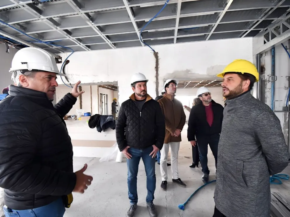 El intendente de Trelew recorrió la concesionaria Renault y valoró la inversión privada que genera empleo local y mejora la atención al público. La casa central de la compañía será una de las más modernas de Sudamérica.