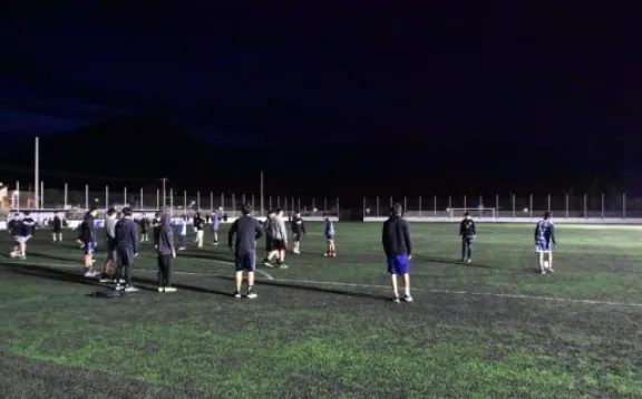 General Saavedra trabaja en la iluminación de la cancha y sueña con el gimnasio 