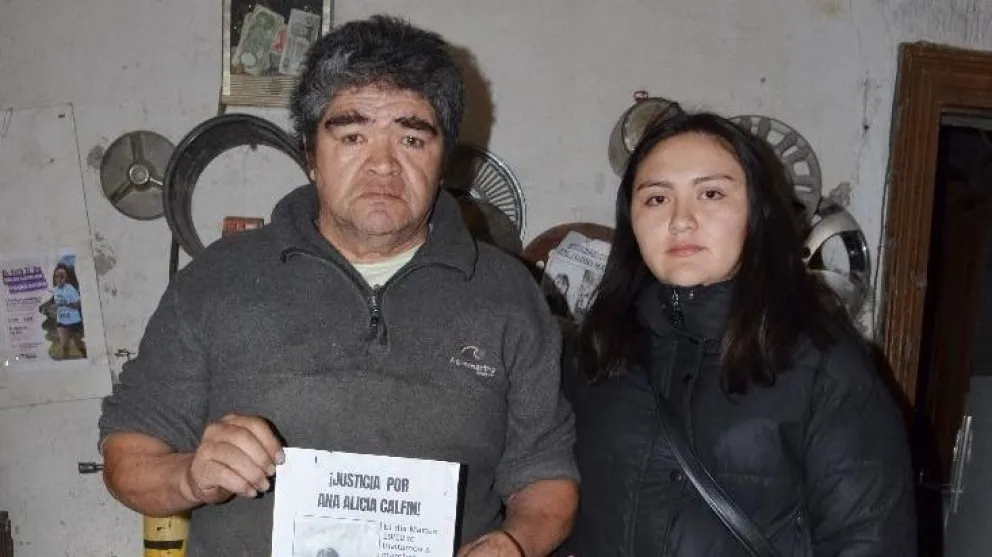 // Daniela Santillán y su padre