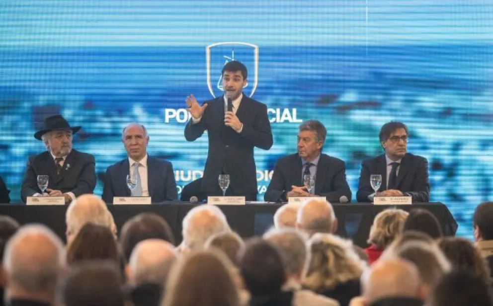 Ignacio Torres durante la inauguración de la Ciudad Judicial en Comodoro Rivadavia, donde ratificó el plebiscito para eliminar los fueros en los tres poderes del Estado. / Fotografía: Gobierno de Chubut