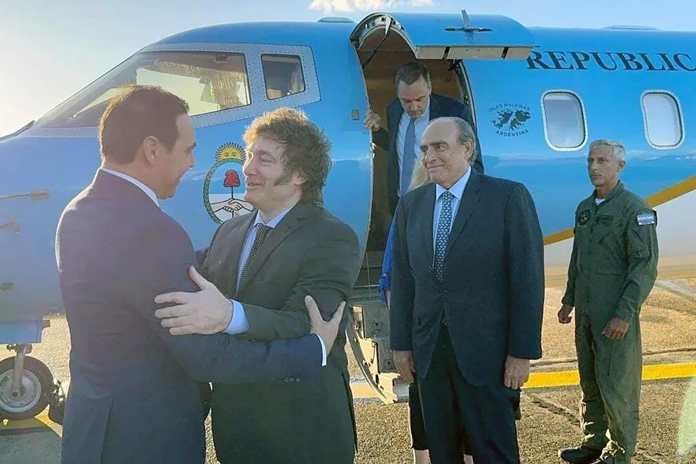 La política correntina entra en una etapa decisiva: negociaciones, tensiones internas y posibles alianzas redefinen el mapa rumbo a las elecciones provinciales.