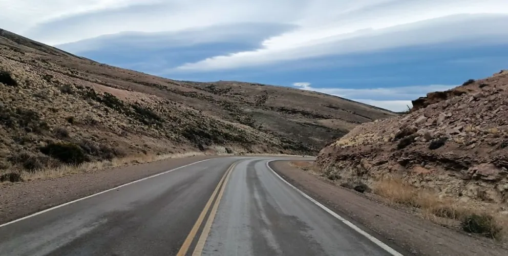 Entre Garayalde y Comodoro, las condiciones son peligrosas por agua nieve y niebla espesa.