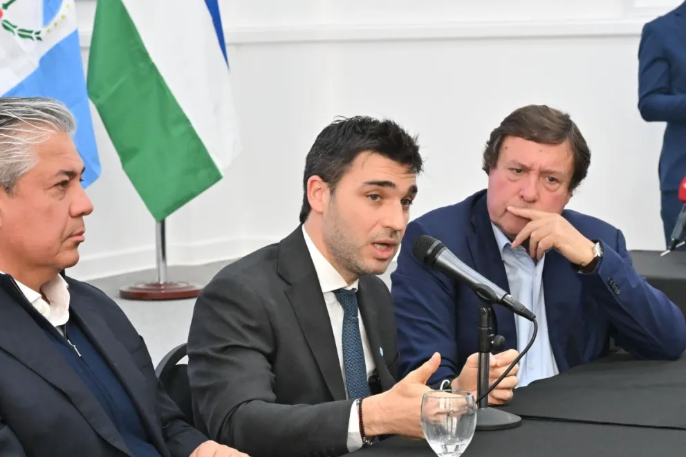 Torres durante la conferencia en Casa de Gobierno, tras la firma del acuerdo por el gasoducto cordillerano.