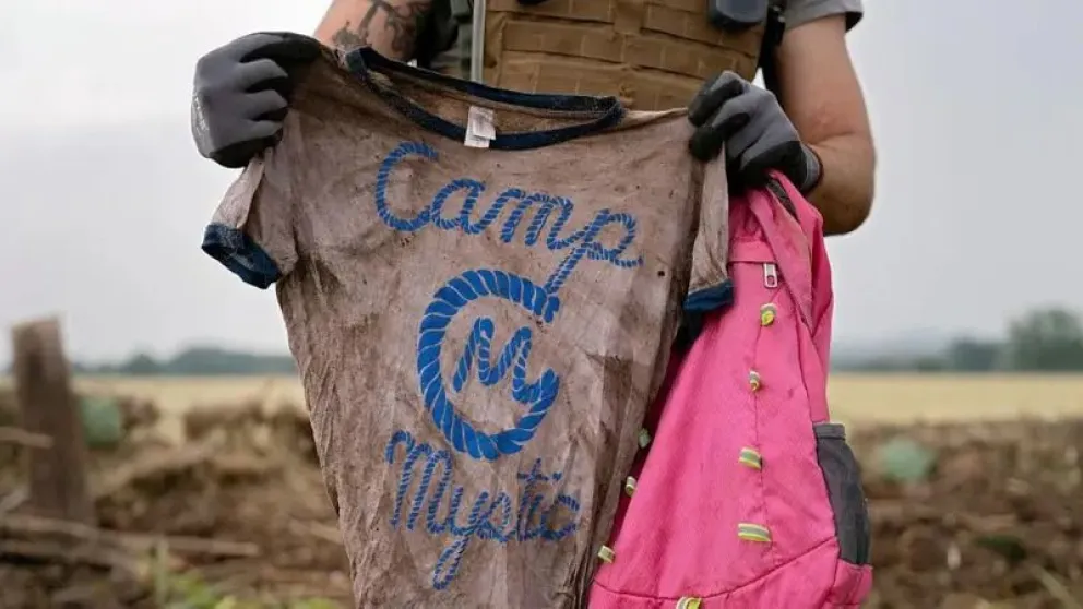 Las aguas del río Guadalupe arrasaron el campamento Camp Mystic, dejando decenas de víctimas entre niñas y monitoras.