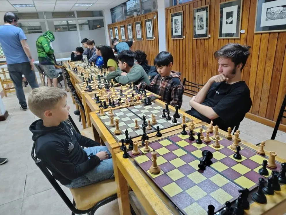 Una oportunidad única para que chicos y chicas aprendan, se diviertan y crezcan a través del juego ciencia.