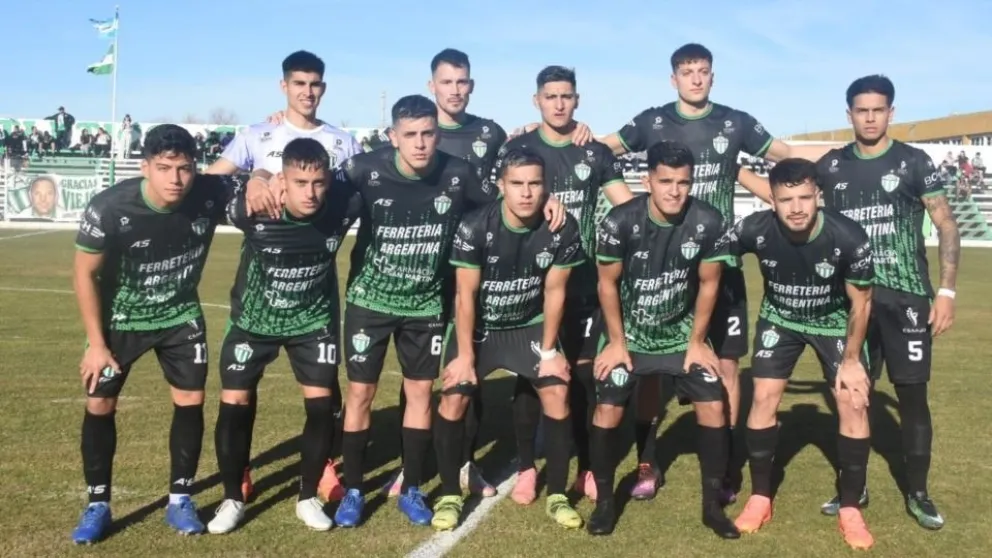 Con actitud, orden y goles, Germinal dio el primer paso en su lucha por seguir en el Federal A. // Foto: Sergio Esparza