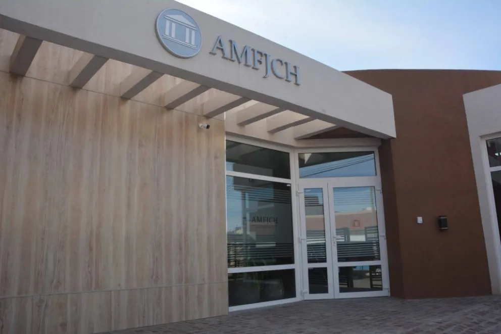 La Asociación Argentina de Fiscales respaldó públicamente a los fiscales chubutenses que desestimaron la denuncia contra el STJ y calificó de “mensaje mafioso” el comunicado emitido por la Asociación de Magistrados.