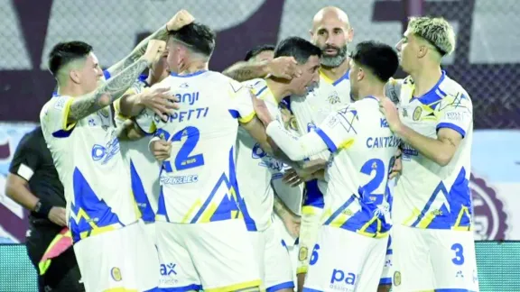 Con el regreso de los visitantes, Rosario venció a Lanús con gol de Di María