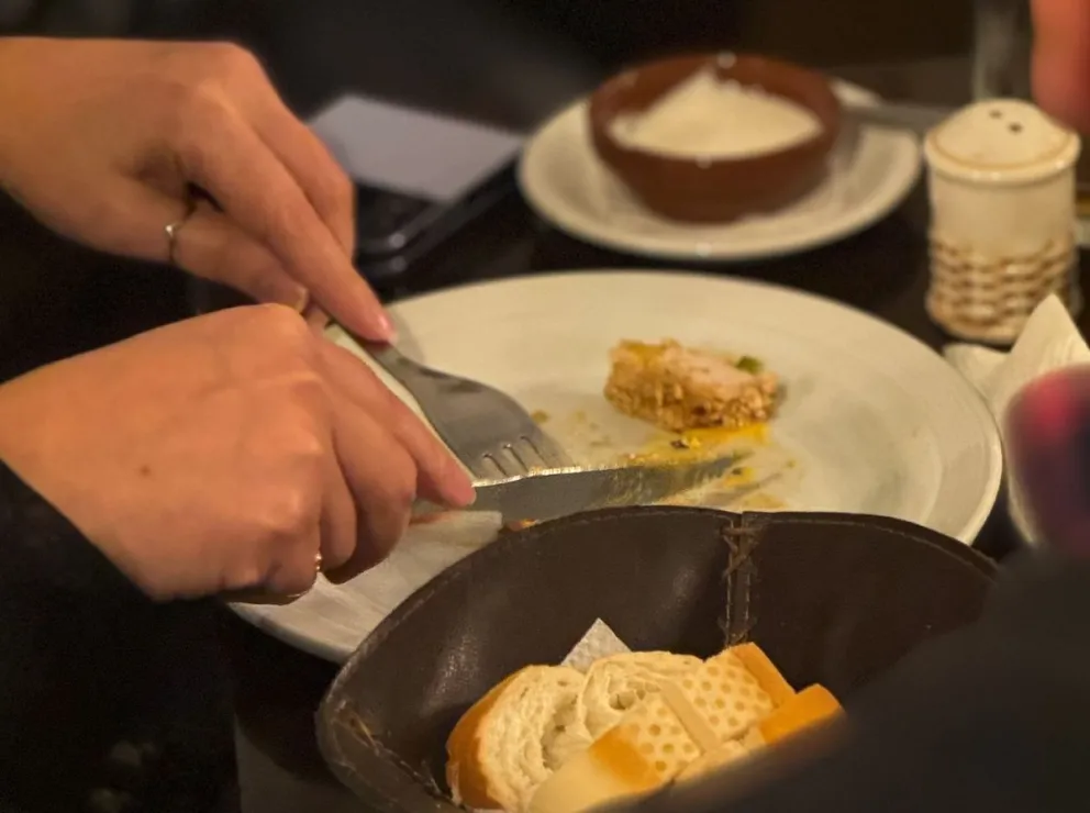 Locales gastronómicos de Comodoro Rivadavia se llenaron por el Día del Amigo, aun-que sin el habitual recambio de clientes que solía extender la jornada.